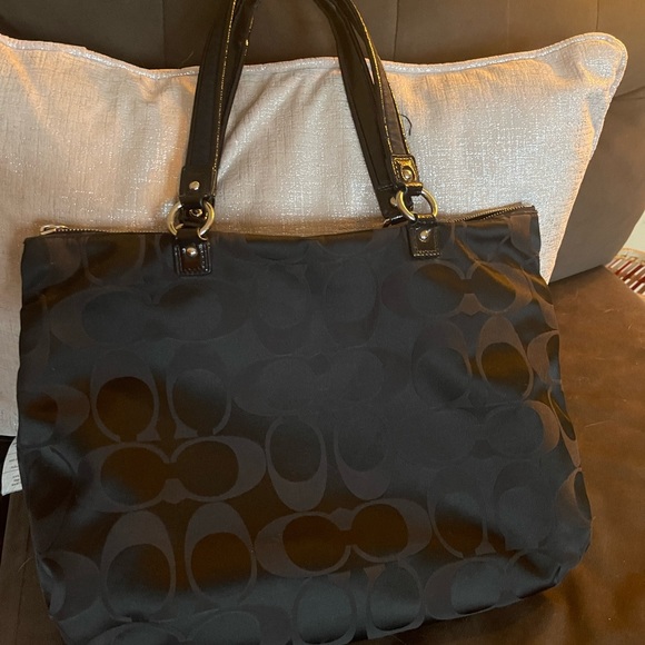 Coach large bag in black iconic monogram - Picture 2 of 4